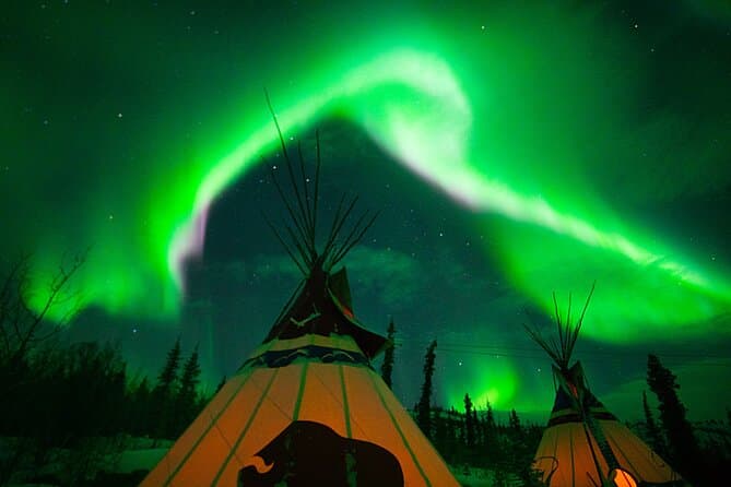 Late-night aurora viewing tour