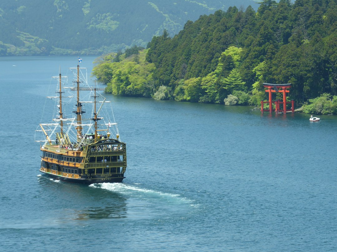 Lake Ashi: Boats, Fuji Views and When to Go (2026)