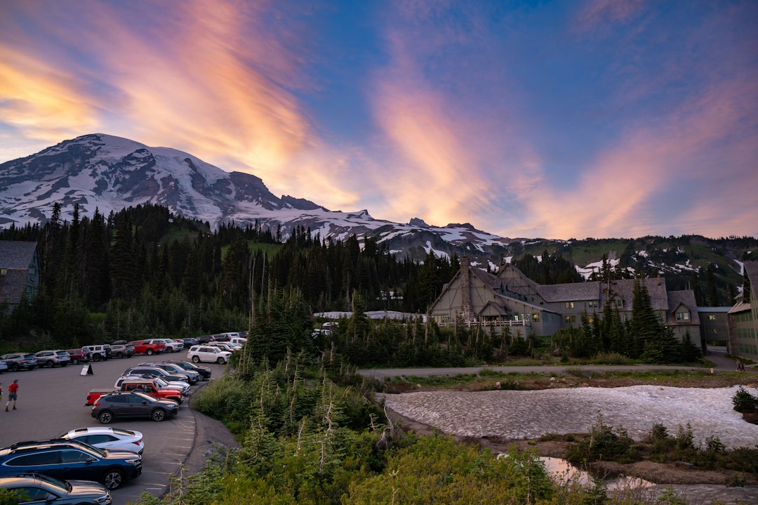 Mount Rainier Lodging: Park Inns, Towns and Summit Views